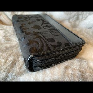 Thirty One Wallet